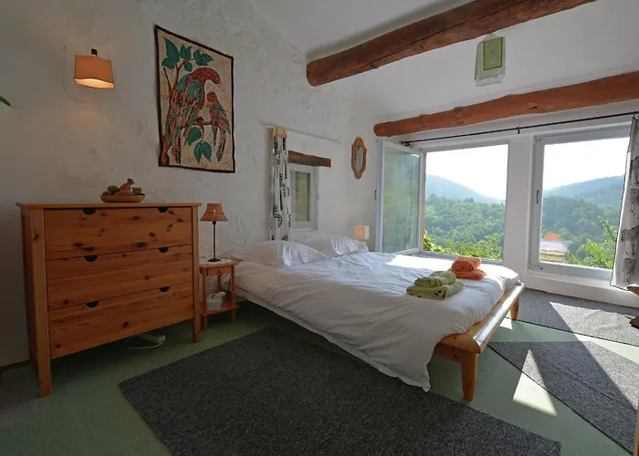 In Pyrenees With Stunning Mountain Views * Fenouillet (Pyrenees-Orientales)